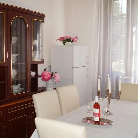 Bor-furdo Apartmanhaz 에게르