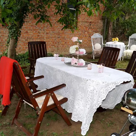 Bor-furdo Apartmanhaz * 에게르